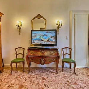 https://venezianischer-palazzo-mit-kostenlosen-wlan.hotelslidodijesolo.com